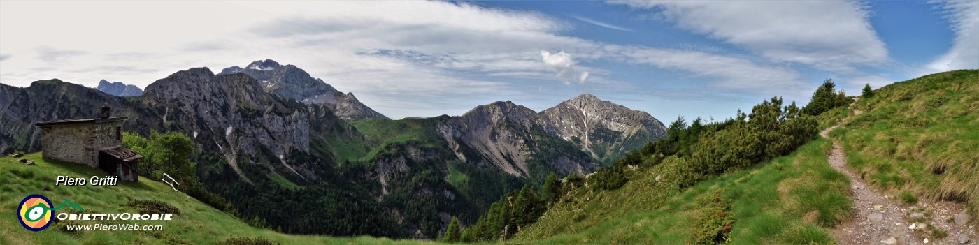 24 Panoramica al Roccolo del Tino (2870 m).jpg